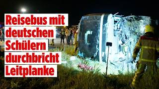 NIEDERLANDE: Schwerer Crash auf der A28 – Bus mit 50 Schülern umgekippt