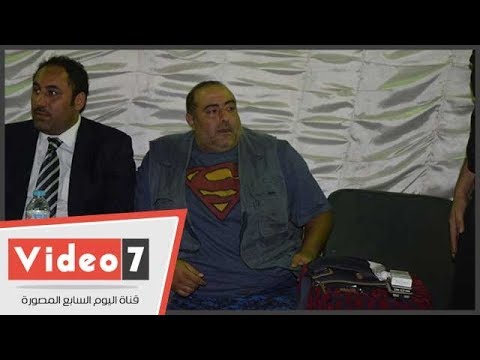 سامح عبد العزيز يظهر فى عزاء والد باسم سمرة بعد "أزمة المخدرات"