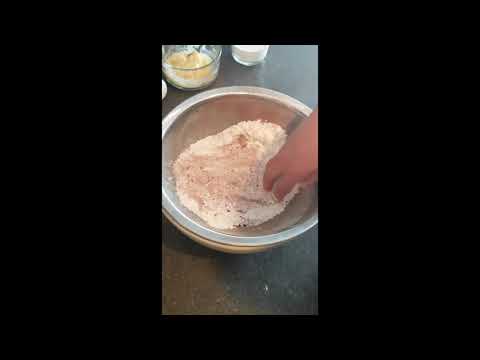 Easy and Yummy Chocolate Cake (recipe in the description)