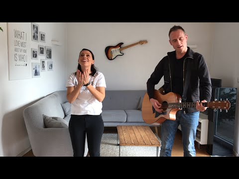 Mike Müllerbauer - Wir zünden die erste Kerze an (Adventslied) - Bewegungen - ganzer Song