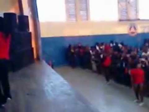 Maskarado A Rebentar Numa Performance.kuduro  house