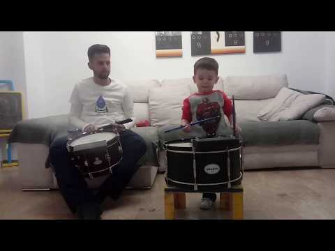 ¡¡HUGO TOCANDO CON SU PAPÁ!!