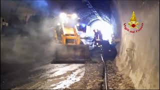 spaventoso-incendio-in-galleria-sull-a16-l-intervento-dei-vigili-del-fuoco