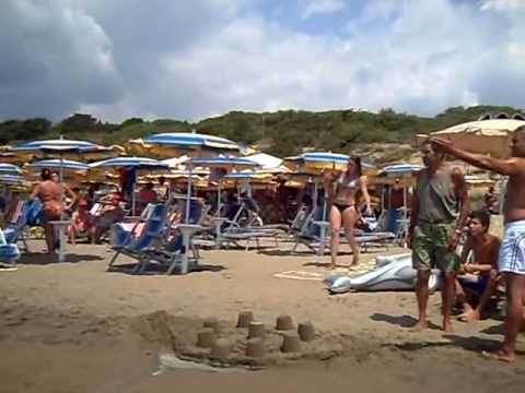 Un solo defibrillatore per 13km di spiaggia 05-07-11.wmv