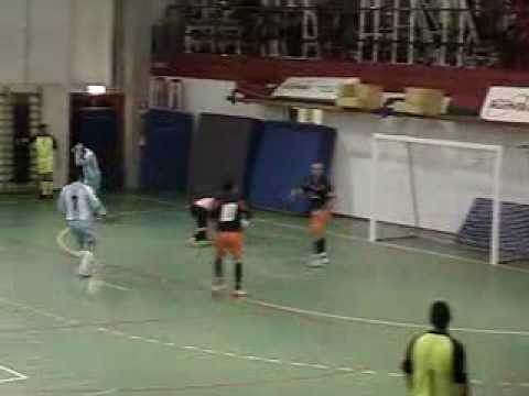 Tripetetolo 97' - Pisa soccer Five VERGARI SALTA IL PORTIERE E.....SBAGLIA!!!