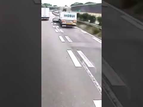 煽って！　自滅・・#shorts #ドライブレコーダー #迷惑運転 #危険運転 #事故