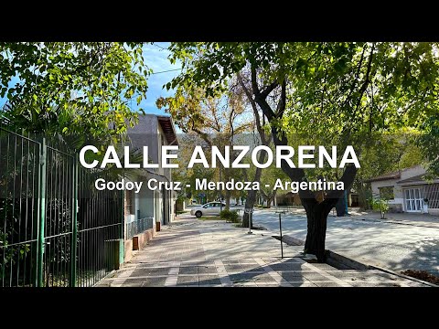 Calle Anzorena / Barrio Bancario - Godoy Cruz - Mendoza - Argentina