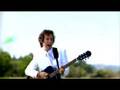 Videoklip Ben Lee - Love Me Like The World Is Ending  s textom piesne