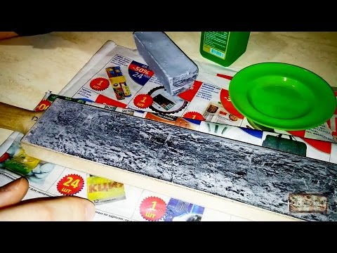 Нанесение серой пасты Dialux на доску (досточку) для правки ножа со спиртом