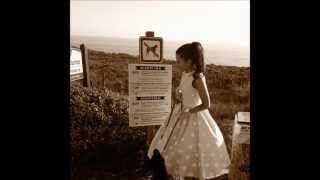 Ariana Grande - Gimme Some Lovin (Lyrics)