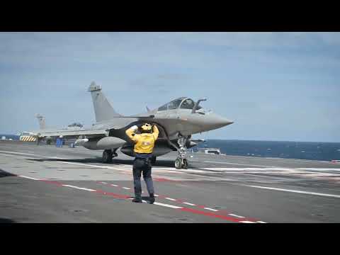 E-2C Hawkeye and Rafale Marine launch from French Aircraft Carrier Charles De Gaulle #Clemenceau22