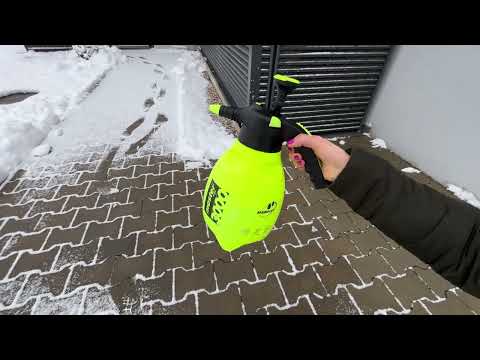 The ingenious €0 trick for combating black ice! Better than salt. My neighbors are thrilled!