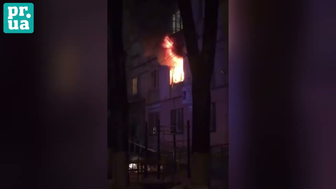 У Маріуполі горіла квартира: в пожежі загинув чоловік (ВІДЕО)