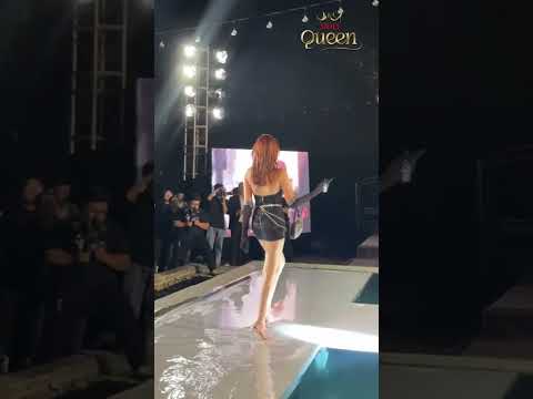 Đan Tiên catwalk "lủng sàn", gặp sự cố bất ngờ và cách xử lý cực khéo của nàng nhận cơn mưa lời khen