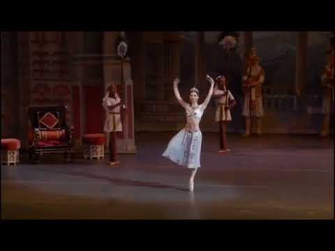 14.06.2018 Anna Tikhomirova as Gamzatti in La Bayadere Act I, Bolshoi Theatre