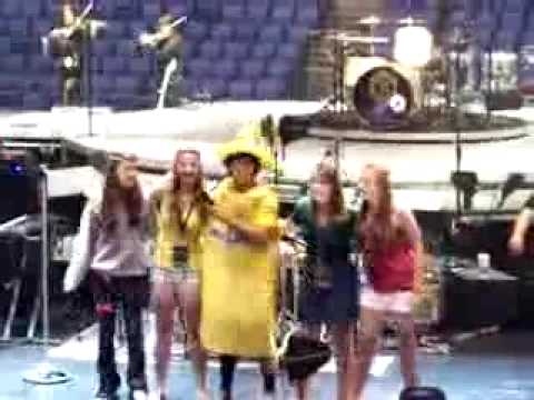 Jonas Sound check (singing on stage w. JB) 7/21/09