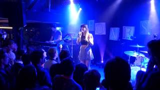 Foxes - Let Go For Tonight  ( Live @ Bitterzoet / Amsterdam - 13-04-2014 )