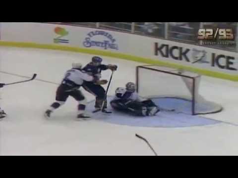 Alexander Mogilny 76 goals in 1992/1993