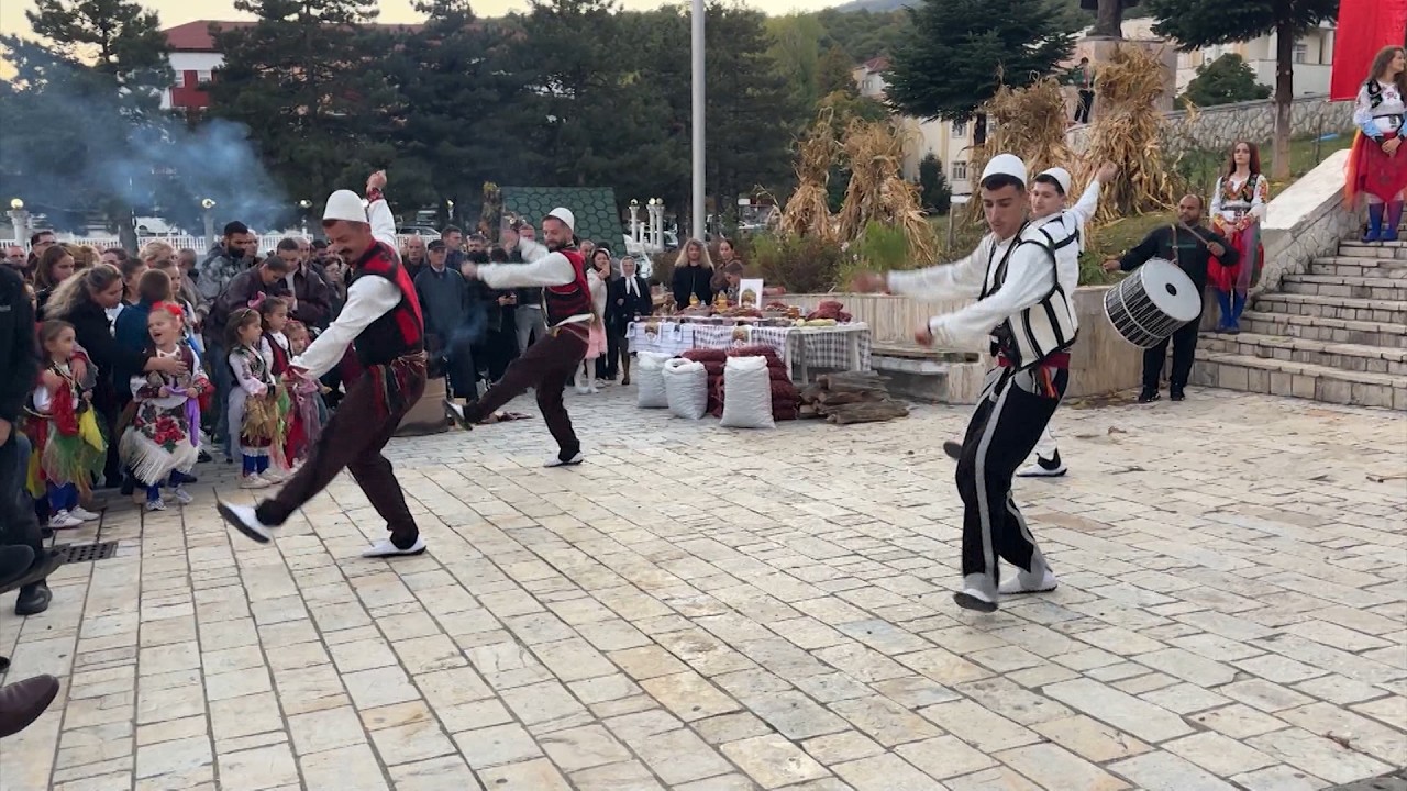 Tropojë, Festa e Gështenjës nxit ekonominë/Panairi bashkon kultivuesit e përpunuesit, ndërsa prodhimi vendas synon tregjet e huaja