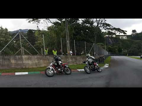 Super Ax 100.cc on the asphalt - Super Ax 100.cc sobre el asfalto