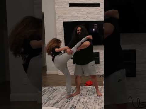 Esfand and Bonnie Play Fighting Goes Wrong...