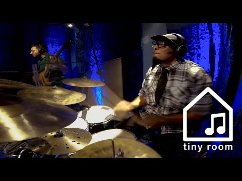 Spherical - Terreon Gully (Tiny Room Live Performance)