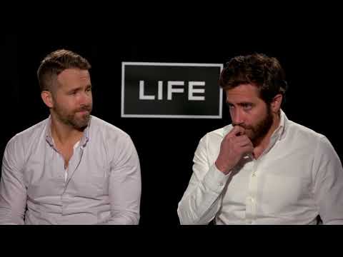 Hilarious interview with Jake Gyllenhaal and Ryan Reynolds