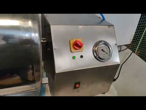 Vacuum tumbler machine
