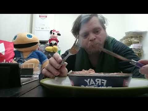 trying new things - fray bentos, all day breakfast pie