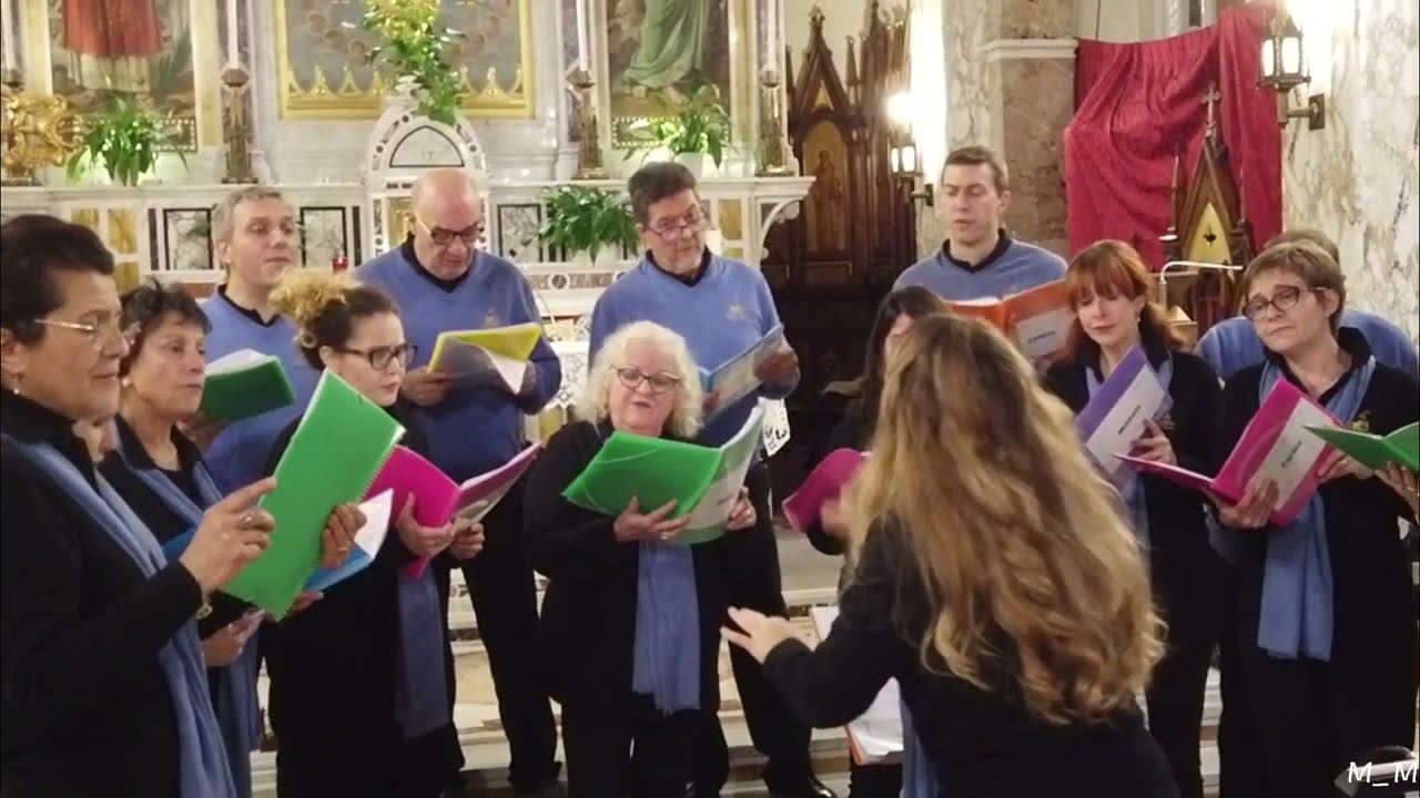 Coro Polifonico di Santo Stefano d'Aveto in attesa della Transumanza Santuario di N.S. di Guadalupe.