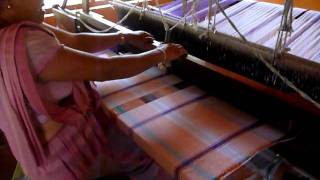 preview picture of video 'Sri Lanka,ශ්‍රී ලංකා,Ceylon,Textile Weaving Handmade'