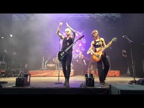 Junkyard Drive - Medley of classic songs LIVE