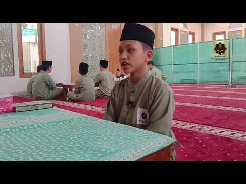 Tasmi' Hafalan Matan Al-Ushul Ats-Tsalatsah. Santri: Umar Abdul Aziz. Asal Kab. Sukoharjo, Jateng