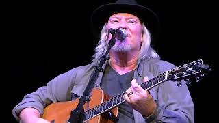 Real life ‘A Star Is Born’: Shawn Mullins invites a kid on stage to play guitar on &quot;Lullaby&quot;