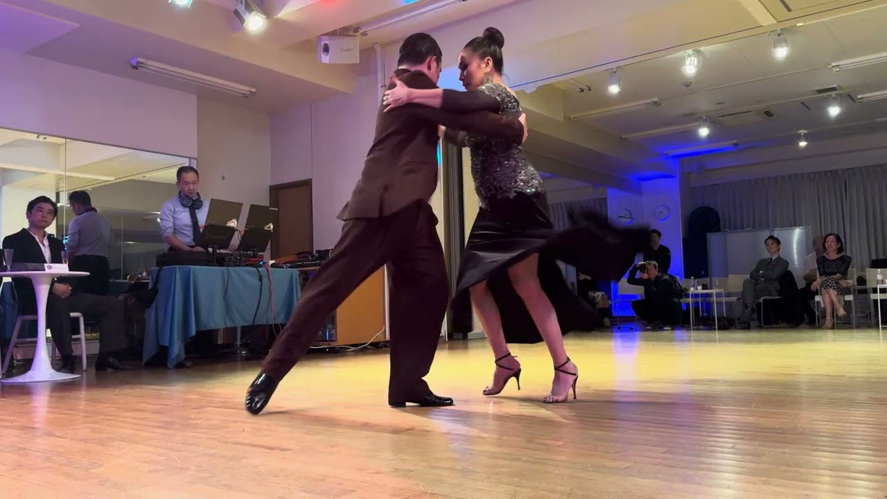 Amelia Ramble & Matthew Ferrol in Tokyo : El pañuelito by Pugliese