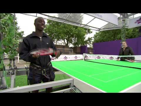 Alizé Cornet and British table tennis champion Darius Knight play Tennis In The Sky  (cc subtitles)