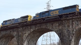 preview picture of video 'CSX Rail Train Meets Intermodal Train On Thomas Viaduct'