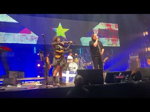 Les Cowboys Fringants - L’Amérique pleure - Live @Bercy Paris - 19/02/2022