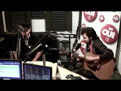 Session acoustique OÜI FM HK et les Saltimbanks - we shall overcome (reprise - Bob Dylan))