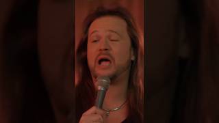 Travis Tritt - Back Up Against The Wall. Steven Seagal. Fire Down Below (1997).Félix Enríquez Alcalá