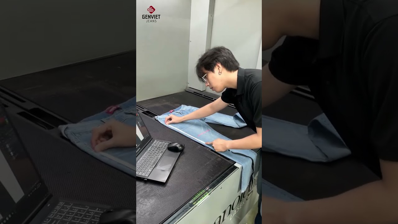 Quần Jeans Nữ Ống Suông - Họa Tiết Kim Hoàng