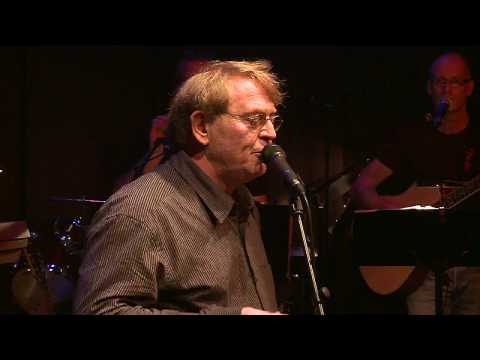 D'n tied is verangerd: Verzet per koeplet