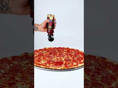 𝐄𝐱𝐭𝐫𝐚 𝐏𝐞𝐩𝐩𝐞𝐫𝐨𝐧𝐢 𝐩𝐢𝐳𝐳𝐚, 𝐝𝐫𝐢𝐳𝐳𝐥𝐞𝐝 𝐰𝐢𝐭𝐡 𝐭𝐡𝐞 𝐡𝐞𝐚𝐭 𝐨𝐟 𝐌𝐢𝐤𝐞’𝐬 𝐇𝐨𝐭 𝐇𝐨𝐧𝐞𝐲 🍕 🍯📍 #GrimaldisAbuDhabi