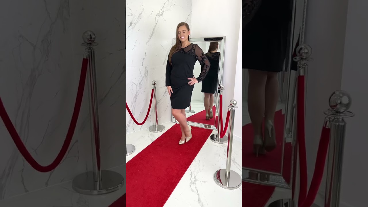 GAJA Sukienka Dopasowana z Marszczeniem z Przodu Oraz Siateczkowym Rękawem Czarna XXL Plus Size