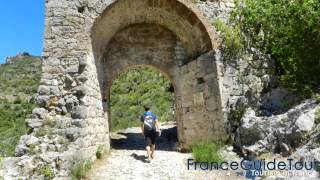 preview picture of video 'La cité médiévale de Saint-Guilhem-le-Désert (Hérault | Notrebellefrance | franceguidetour)'