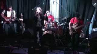 SPICY FROGS interprète WHAT I FEEL (composition originale) au Caravan Serail.