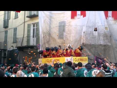 Battaglia delle Arance! Carnevale d'Ivrea 2 marzo 2014 Quante Arance!!!! =D