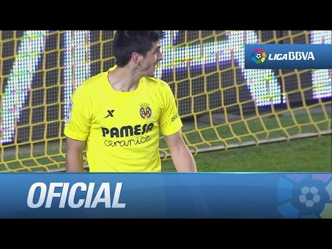 Volea de Gerard Moreno demasiado cruzada