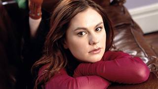 Anna Paquin Bikini Photos Which Are Inappropriate For Even Adults