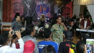 Download lagu Histeris feat BongQ Marcel - Kalah - Slank mp3 Download lagu Histeris feat BongQ Marcel - Kalah - Slank mp3